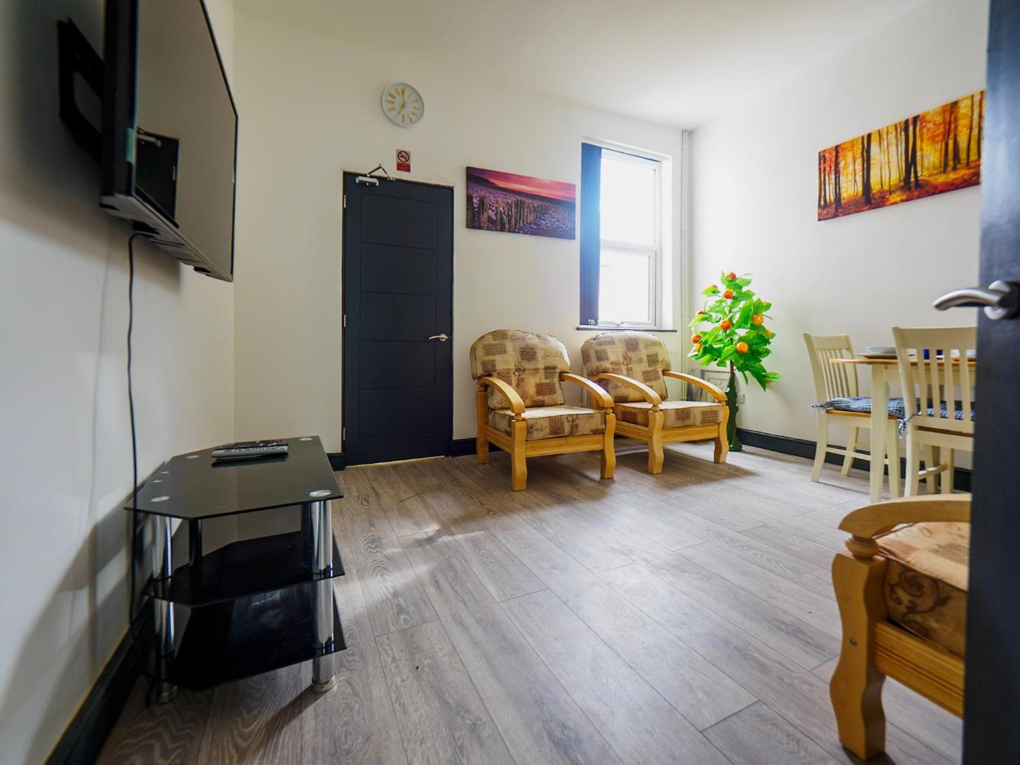 Chatham Family 2 Ensuite Guest house Stoke-on-Trent